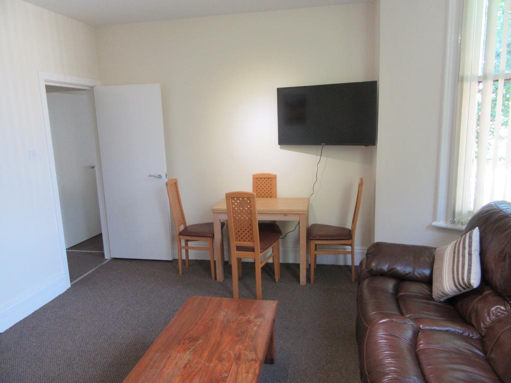 No 4 - Large 2 Bed Near Sefton Park And Lark Lane Appartement Liverpool Buitenkant foto
