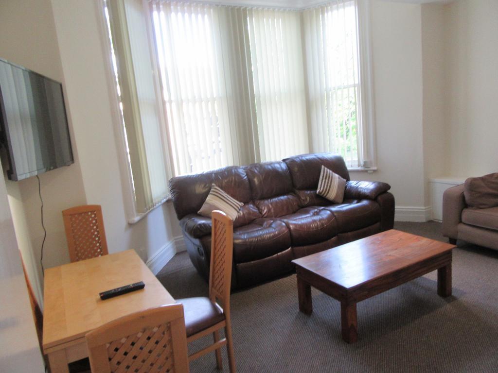 No 4 - Large 2 Bed Near Sefton Park And Lark Lane Appartement Liverpool Buitenkant foto